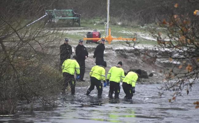 Trei copii au murit, după ce au căzut într-un lac îngheţat din Marea Britanie
