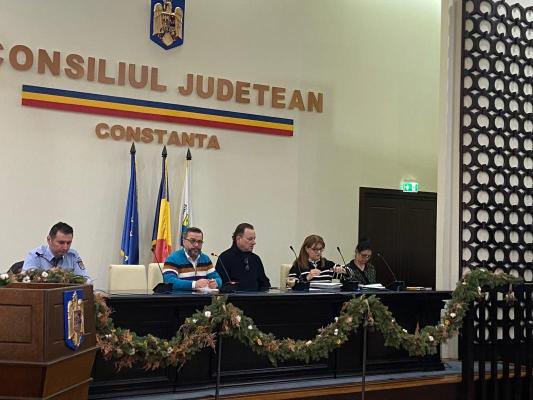 Operatorii de pe litoral, disperați! Ar putea fi obligați să închidă prăvăliile la ora 22.00! 