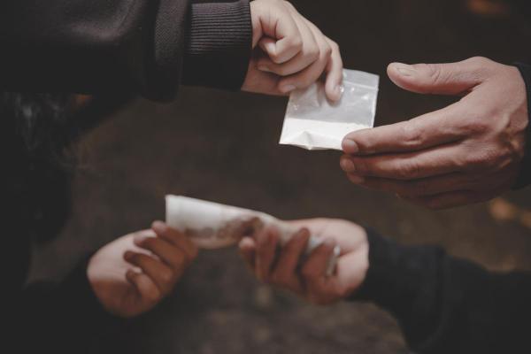 Pedepse mai mari cu închisoarea pentru deținerea și vânzarea de droguri