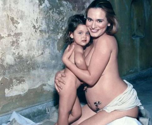 Andreea Esca, pictorial incendiar cu sânii goi. Imaginea pe care toată lumea a uitat-o