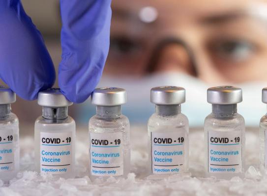 FDA aprobă vaccinurile bivalente anti-COVID-19 pentru copiii cu vârste de peste şase luni