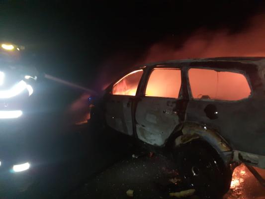 O mașină a ars ca o torță, la Sibioara