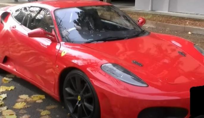 Tânăr italian, arestat după ce şi-a transformat vechea Toyota într-un Ferrari