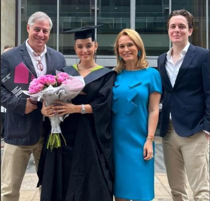 Alexia Eram, sărbători fără Mario Fresh. Pleacă în S.U.A cu Andreea Esca și restul familiei