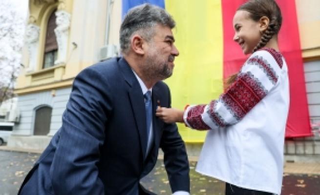 Marcel Ciolacu a primit un cadou special de la o fetiță de 10 ani