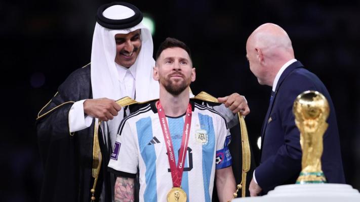 Suma amețitoare oferită lui Messi pentru bisht-ul purtat la Cupa Mondială