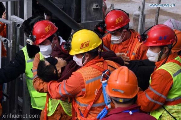 China: 18 mineri blocaţi în subteran în Xinjiang 
