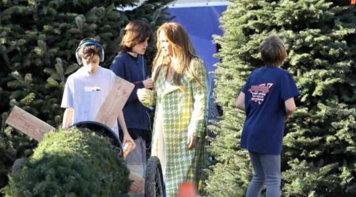 Cu mic, cu mare, pregătiți de sărbătoare! Vedetele de la Hollywood au intrat în febra cumpărăturilor de Crăciun