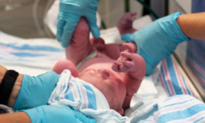 Medic trimis în judecată pentru infracţiunea de vătămare a fătului în timpului naşterii