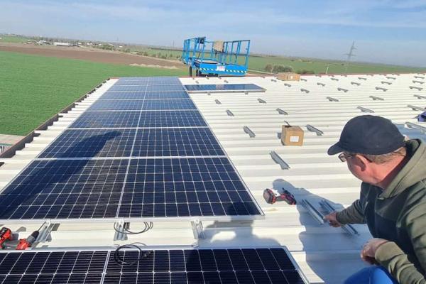 Au început înscrierile în programul finanţat de AFM pentru instalatorii sistemelor de panouri fotovoltaice