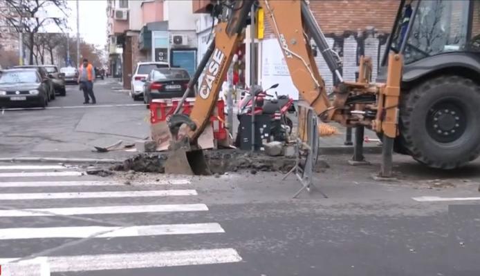 Pericol de explozie în Bucureşti, după ce o țeavă de gaze a fost spartă de muncitori