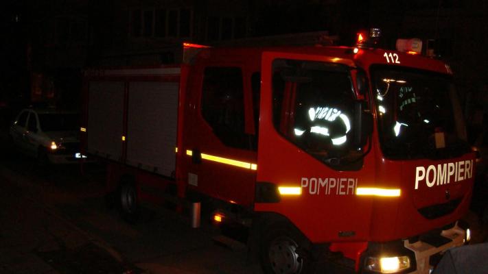 Fum provenind de la o mașină electrică, pe strada Frigului