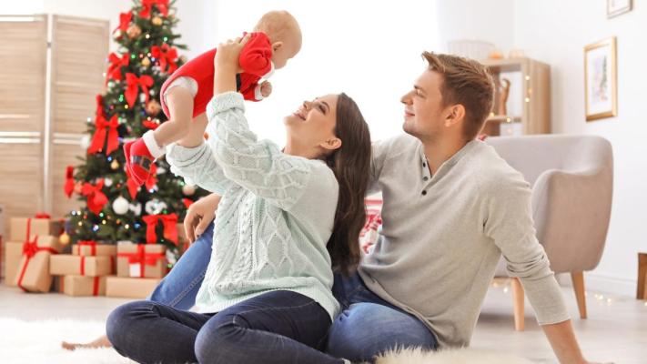 Primul Crăciun al bebelușului: sfaturi și ponturi pentru părinți
