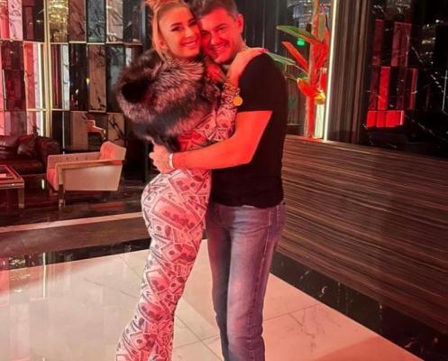 Prodanca s-a îmbrăcat în bani la ziua lui Bote, unde a rămas agățată de gâtul lui Boureanu