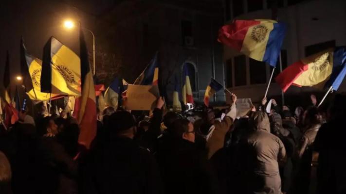Românii din Austria protestează în fața Guvernului de la Viena