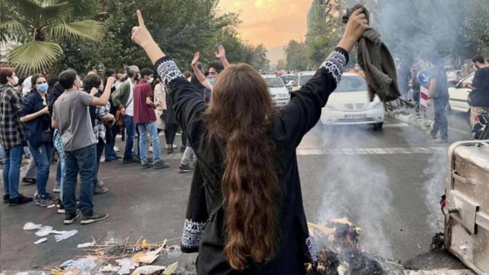 Iranul a dizolvat poliția moravurilor, responsabilă de moartea tinerei Masha Amini