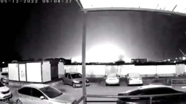 Explozii raportate la baza aeriană Engels