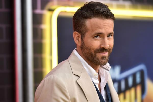Cele mai ciudate cadouri pe care vedetele și le-au făcut între ele. Cap de listă: Ryan Reynolds