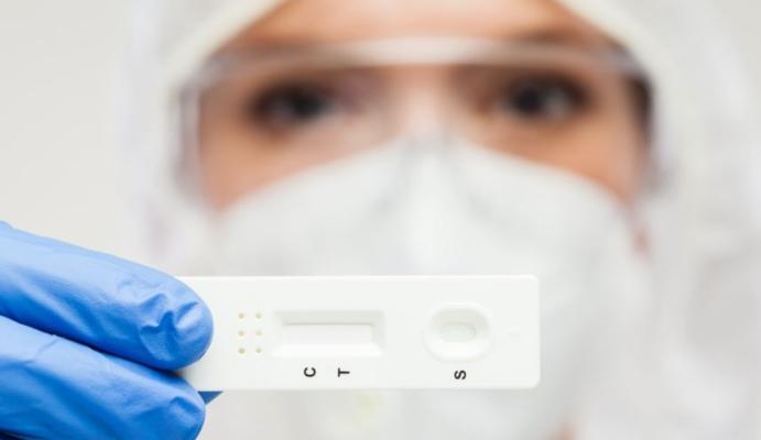 Ministerul Sănătăţii: 1.305 de cazuri noi de infectare cu SARS-CoV-2 în ultima săptămână
