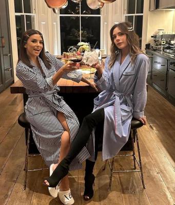 Eva Longoria și Victoria Beckham, dive la superlativ! Dovada că arată bine chiar și după 45 de ani