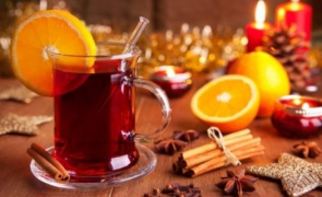 Vinul fiert e istorie! Care e băutura pe care jumătate din români plănuiesc să o bea de Crăciun