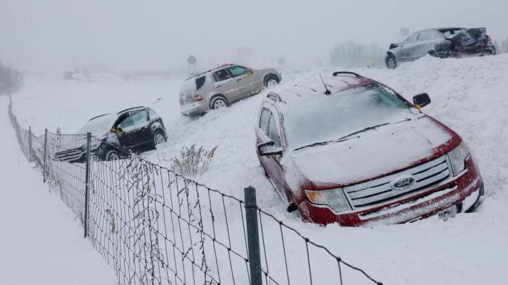 Viscolul secolului continuă să ucidă în SUA: 56 de oameni au murit înghețați