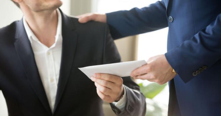 UniCredit Italia va oferi angajaților un bonus unic de 2.400 de euro, pentru a-i ajuta să facă faţă creşterii preţurilor