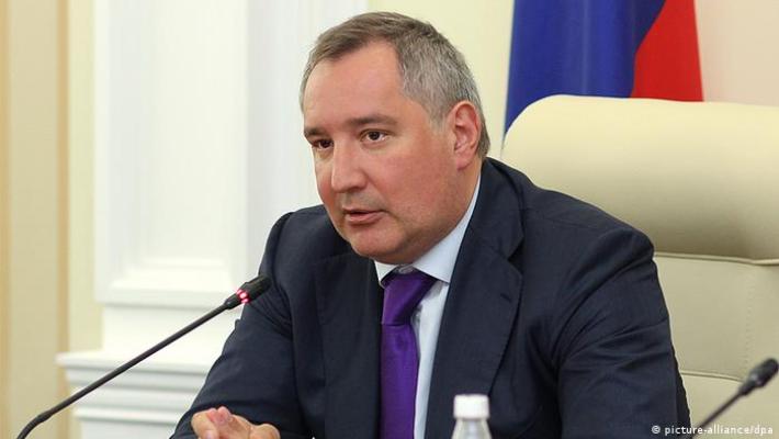 Dmitri Rogozin, cadou înfiorător pentru Emmanuel Macron