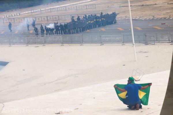  Brazilia: Susţinătorii fostului preşedinte Bolsonaro invadează Congresul, Palatul prezidenţial şi Curtea Supremă. Video