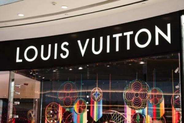 LVMH atinge o valoare de piață de 400 de miliarde de euro