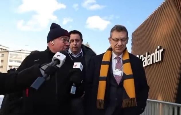 Șeful Pfizer nu răspunde la întrebările jurnaliștilor referitoare la vaccin. Video