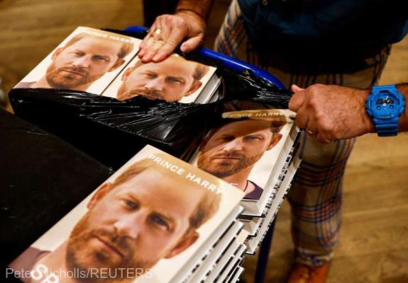 Cozi pentru cumpărarea volumului de memorii al prinţului Harry