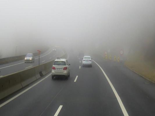 Atenție, șoferi! Se circulă în condiții de ceață pe autostrăzile A2 și A4