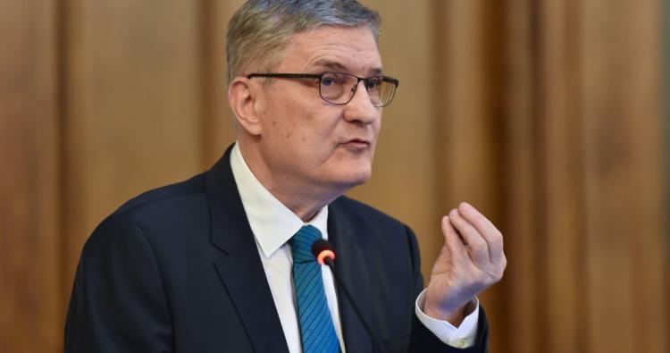 Dăianu atrage atenția că noua lege a pensiilor va îngreuna foarte mult consolidarea fiscală