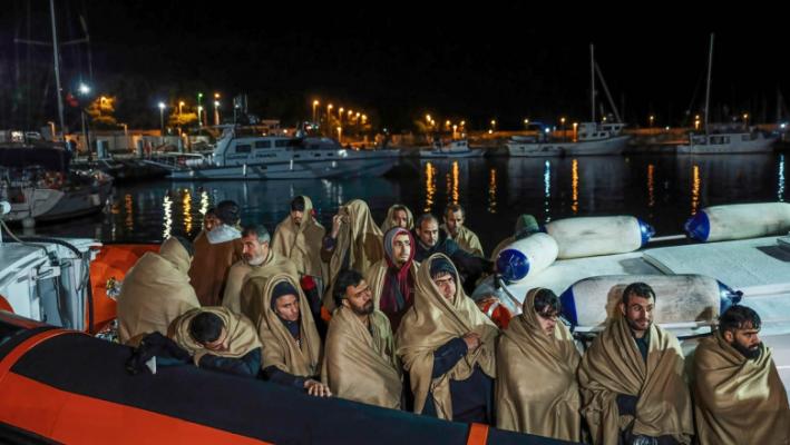 Comisia Europeană vrea să deporteze mai mulţi migranţi