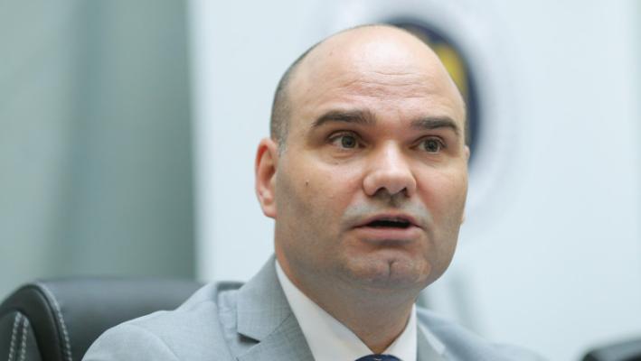 Președintele Autorității Electorale Permanente, acuzat că și-a angajat cumnata pe post de consilier