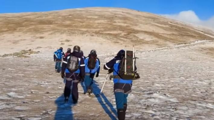 Jandarm de 31 de ani mort, după ce a căzut într-o râpă de 300 de metri în Parâng