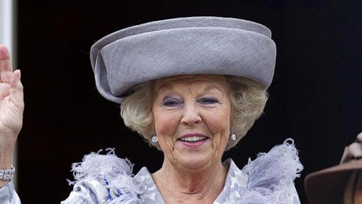Fosta regină Beatrix a Olandei participă la un angajament public la o zi după ce a împlinit 85 de ani