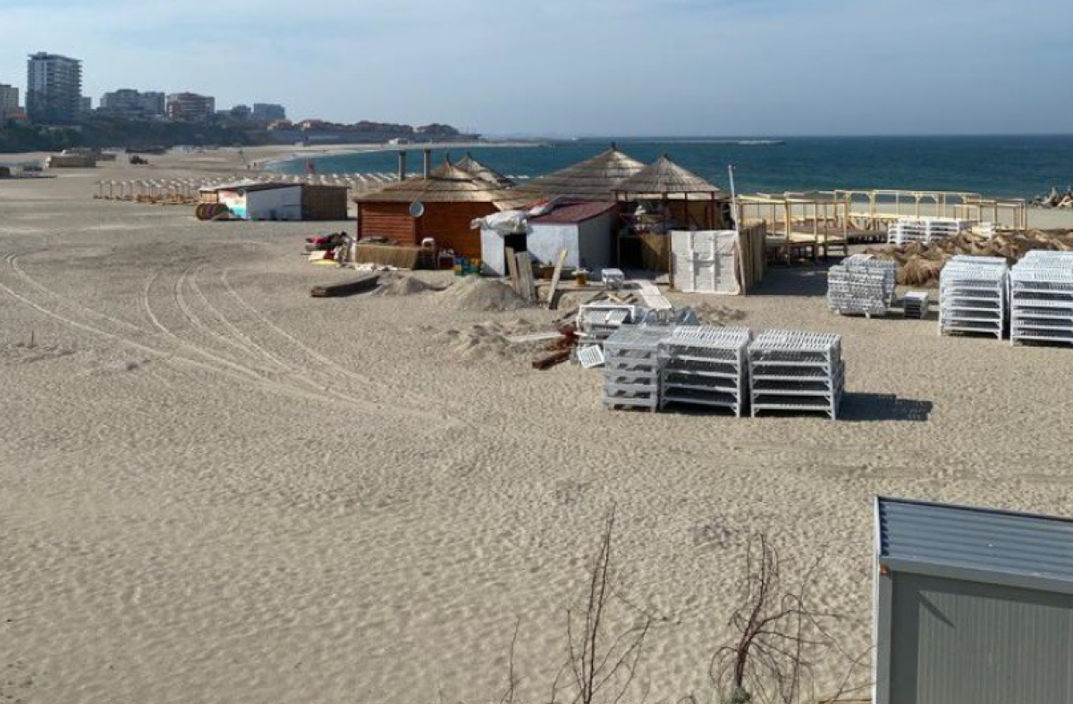 Agentii economici din Mamaia se tem ca nu vor avea timp sa amenajeze sectoarele de plaja in timp util. Vezi de ce! Agenții economici din Mamaia se tem că nu vor avea timp să amenajeze sectoarele de plajă în timp util. Vezi de ce!