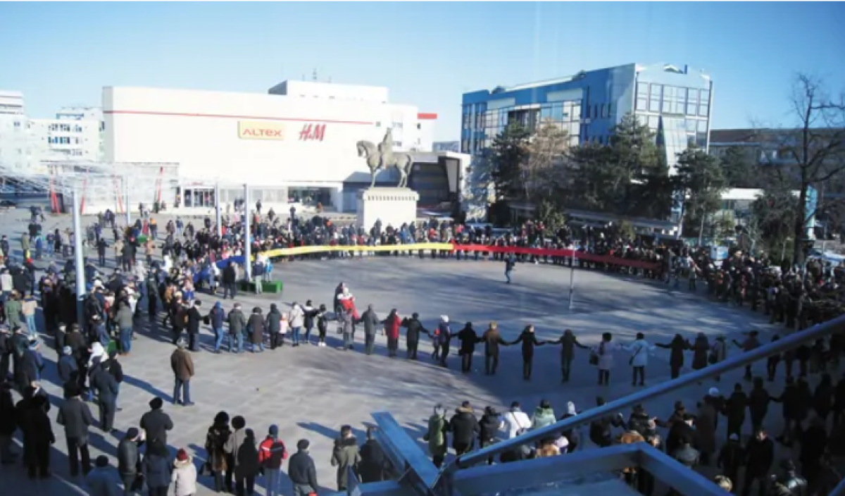 Barbat sanctionat de jandarmi, la manifestarile prilejuite de Ziua Unirii Principatelor Romane, din Tulcea Barbat sanctionat de jandarmi, la manifestarile prilejuite de Ziua Unirii Principatelor Romane, din Tulcea