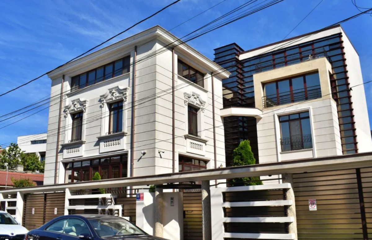 O vila proiectata de arhitectul Balan se vinde cu 1,7 milioane de euro!