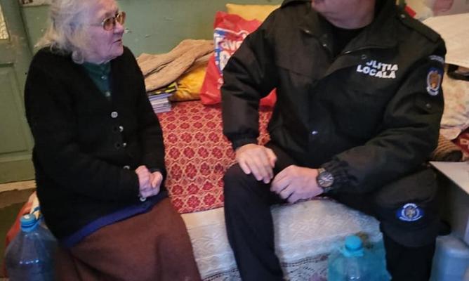 O bătrână de 83 de ani din Constanța a sunat la 112 că moare de frig în casă