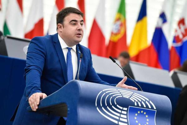 Europarlamentarul Vlad Botoş: Ministrul de Interne nu mai este credibil să negocieze aderarea la Spaţiul Schengen