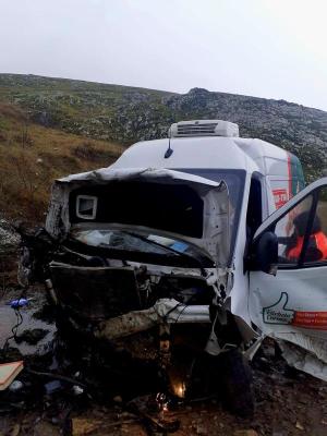 O persoană încarcerată în urma unui accident rutier, în Râmnicul de Jos