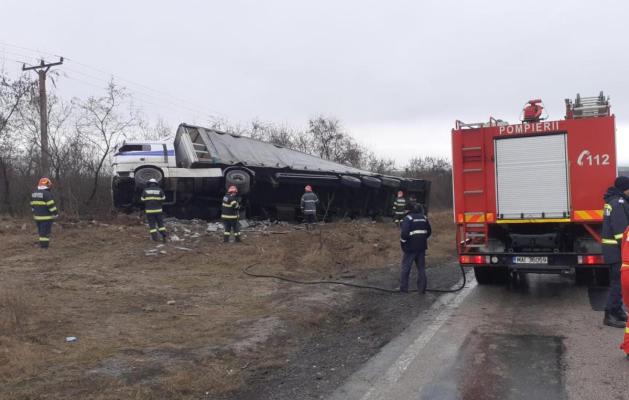 Un TIR implicat într-un accident rutier, între Stupina și Crucea