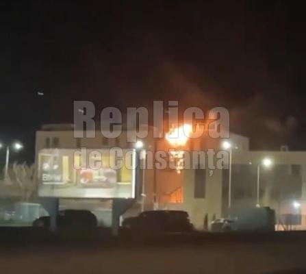 Alertă la Spitalul OCH! A luat foc reclama luminoasă amplasată pe clădire! Video
