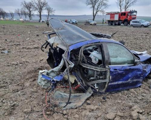 Trei tineri au murit într-un accident teribil produs în Tulcea! Video
