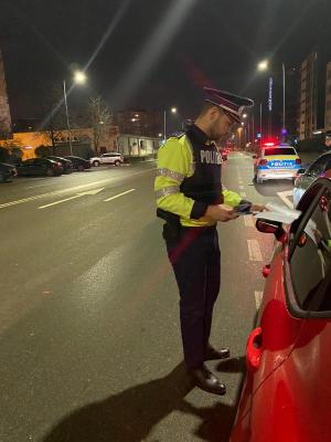 Reținut după ce a fost prins în trafic cu permisul anulat