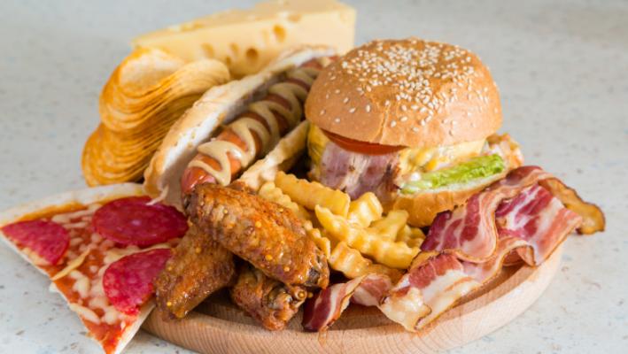 Cardiolog: Cele 5 alimente pe care nu se mănâncă niciodată și care sunt alternativele lor sănătoase