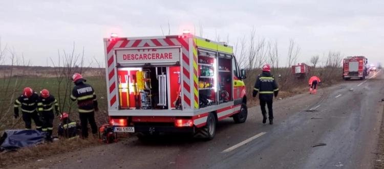 Autospecială a pompierilor, implicată într-un accident soldat cu patru răniți! Video